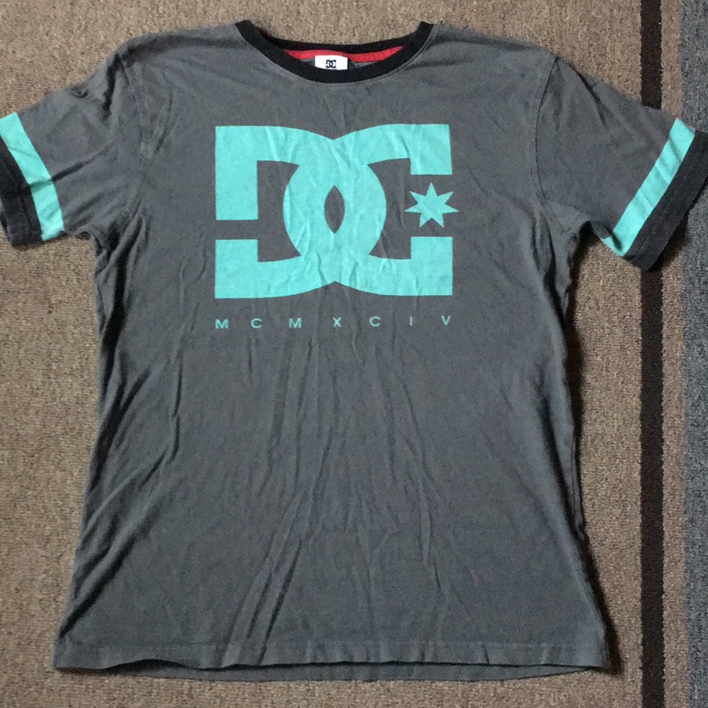 dc grey tee